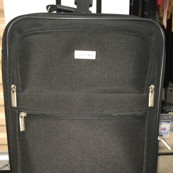Suitcase 🧳 - Picture 1 of 3